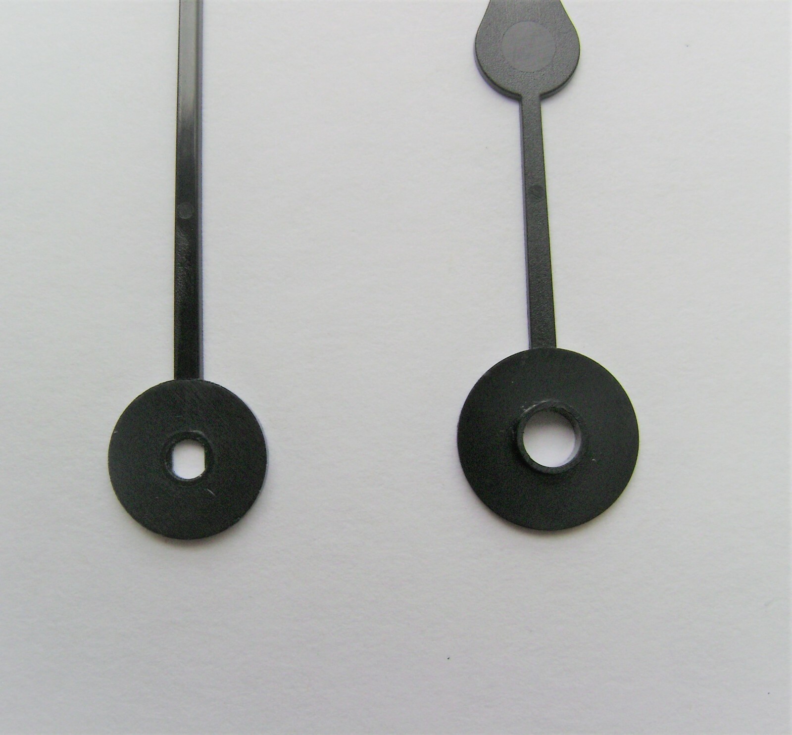 HERMLE Black Plastic Spade/ Clover Quartz hands 3 1/2″ minute hand 1 pair