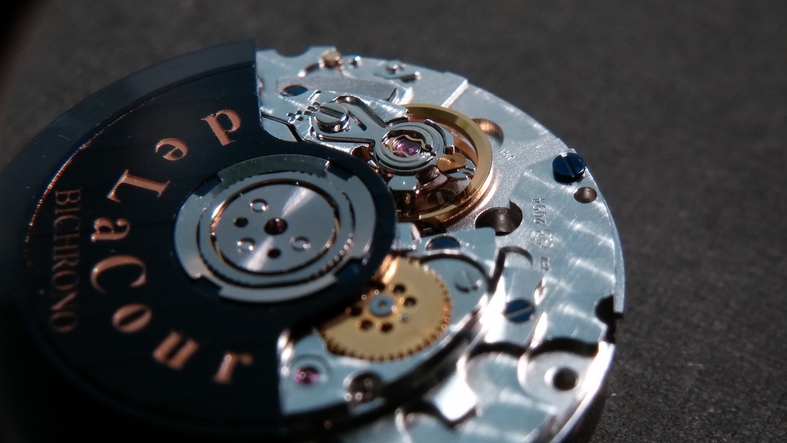 ETA 2094 Chronograph automatic calendar movement, deLaCour 33 Jewels