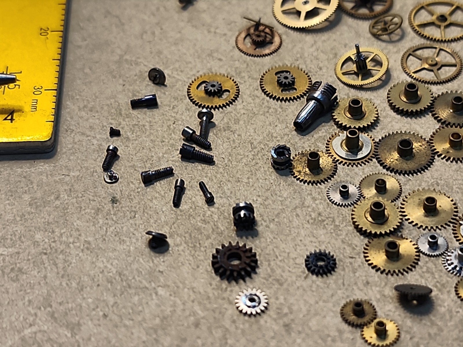 Lot Of Mixed Pocket Watch/Wristwatch Loose Parts-Train Wheels, Hr Wheels, 120+