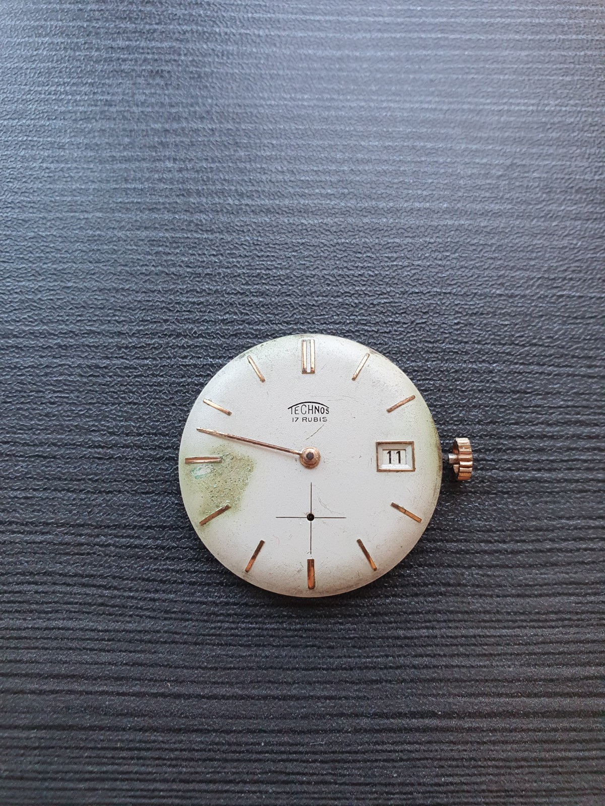 Vintage Technos 17 Jewels Swiss Date Watch Movement (For Parts Or Repair)