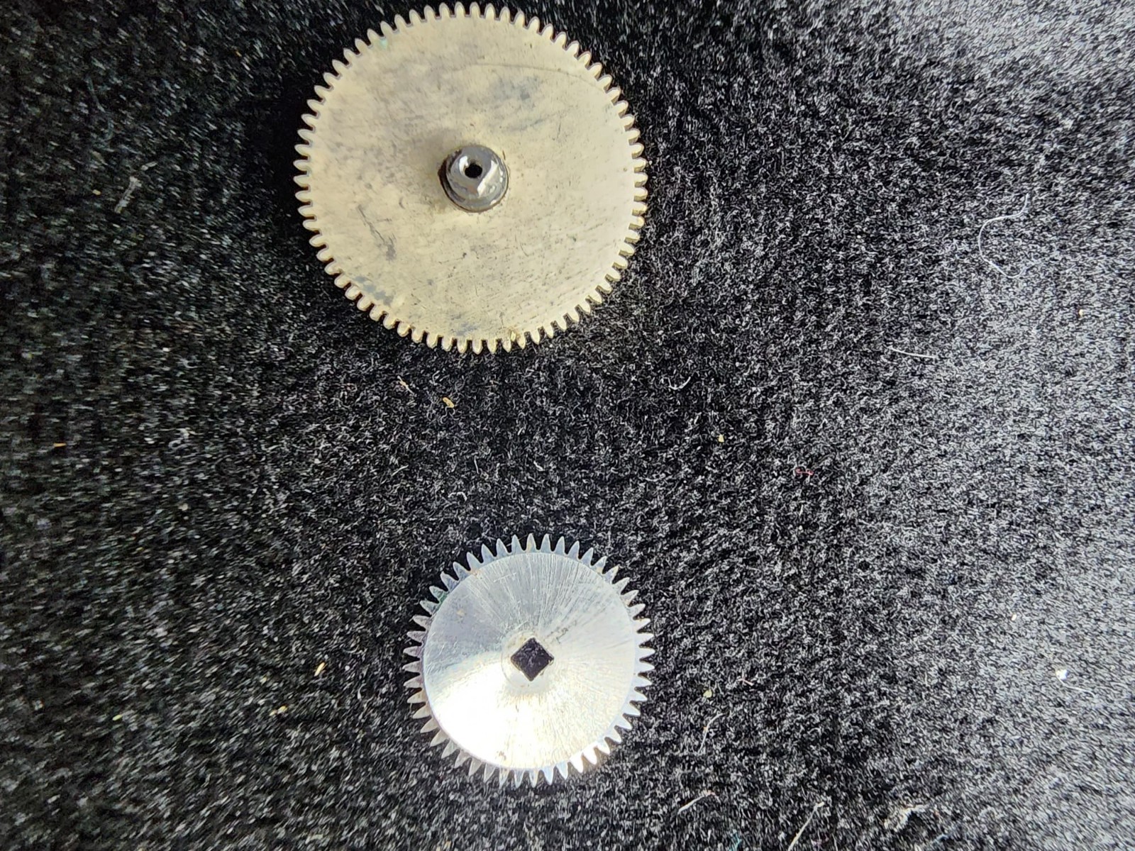 Vintage Swiss Patria Watch Co. 15 Jewels Mechanical Movement – For Parts or Repa
