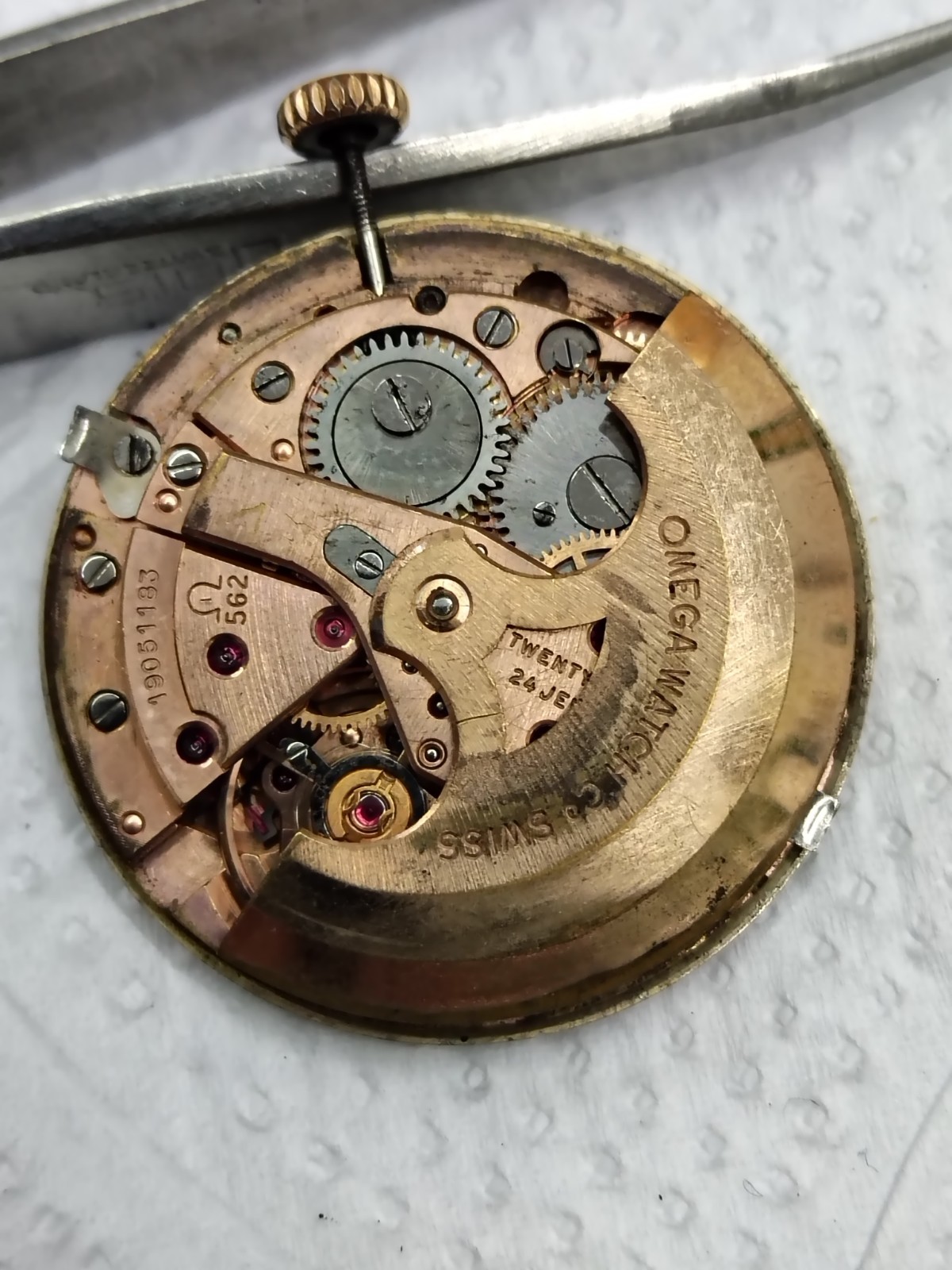 VINTAGE 1962 OMEGA 562 AUTOMATIC MOVEMENT WITH GENEVE DIAL AND CROWN