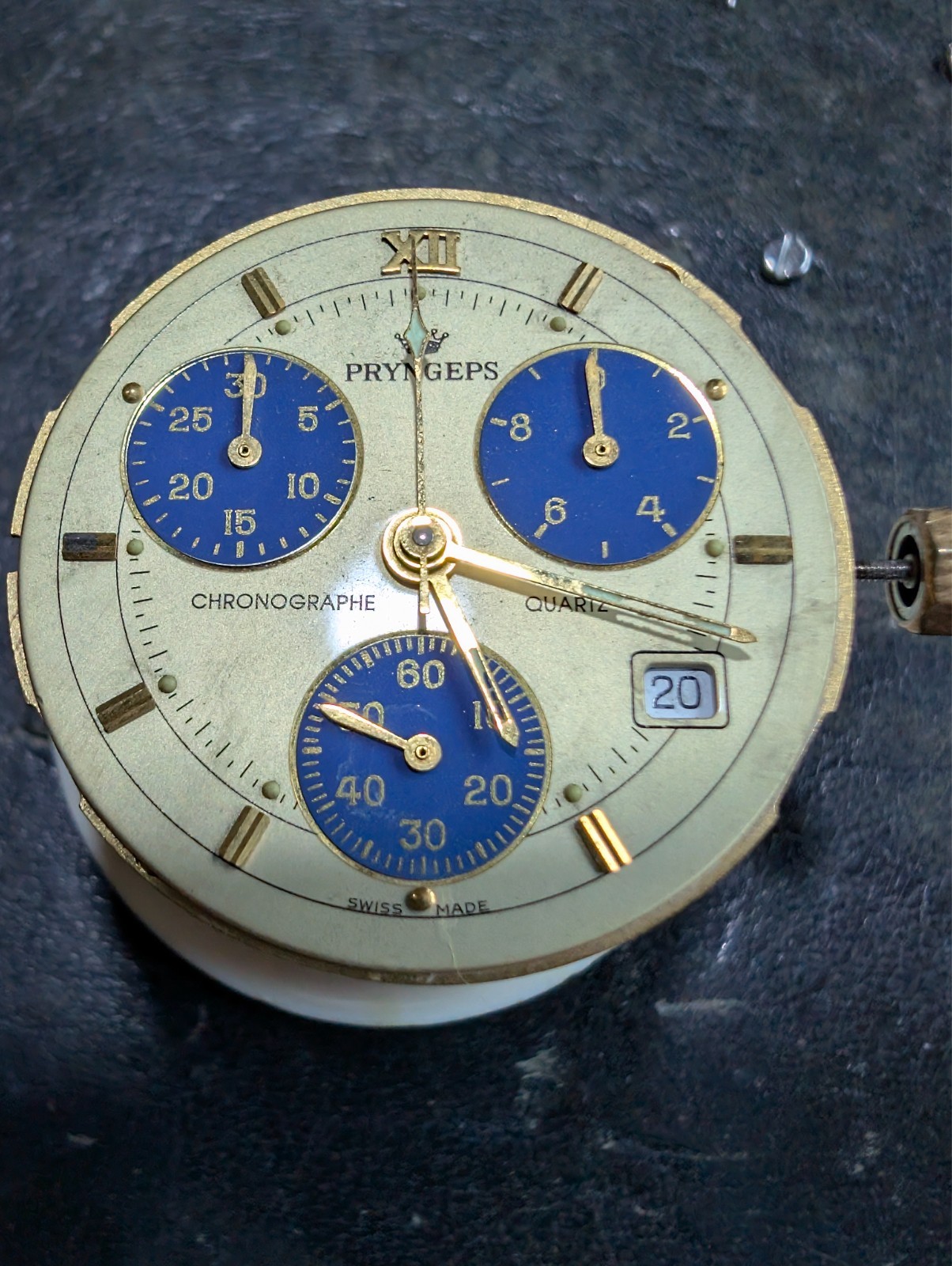 ETA – 251.272 – 22 jewels – SWISS MADE – QUARTZ