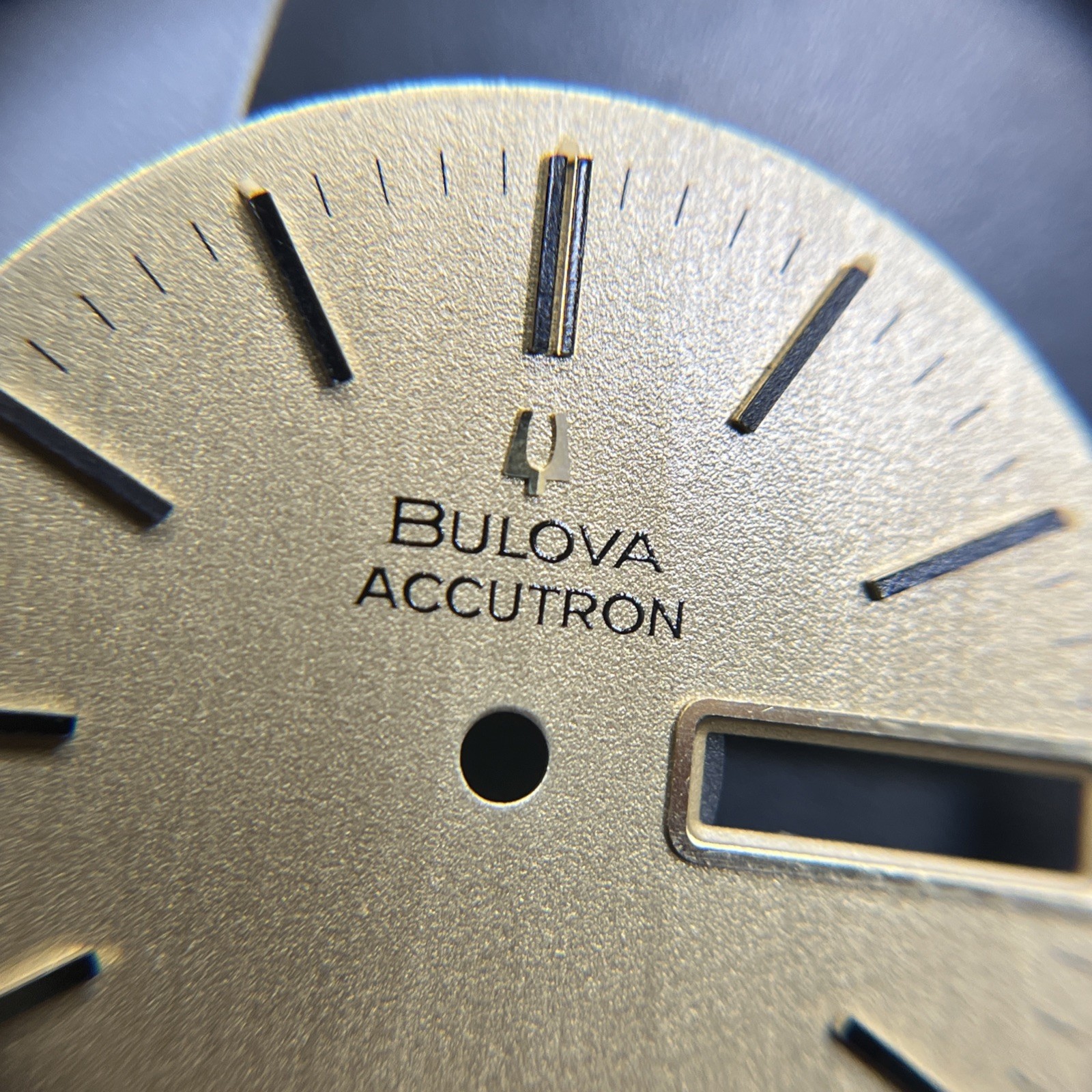 Accutron 2182 Champagne Day-Date (015)