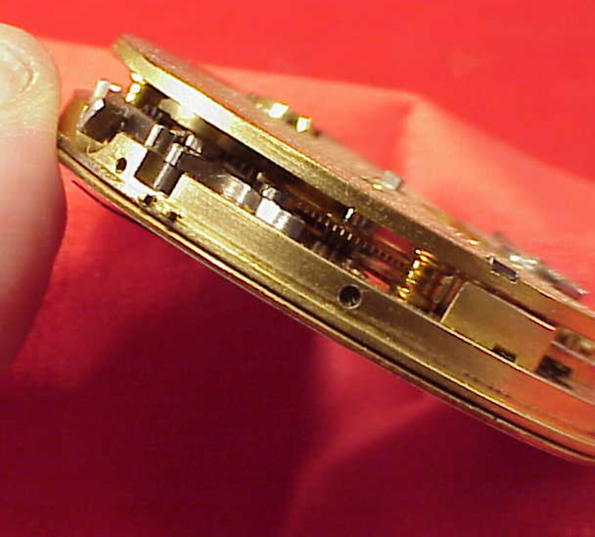 Vintage 42MM ENGLISH HUNTING LEVER 15J GOOD SPINNING BALANCE PIN SET AT 4