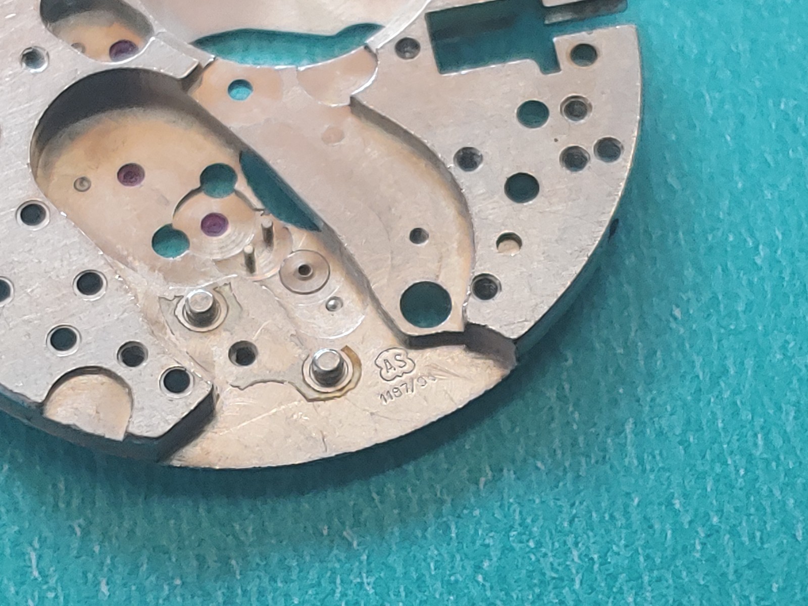 AS Cal. #1187/94 Base Plate, Minute Wheel And Bridge. Screws, Inca Jewel & Clip