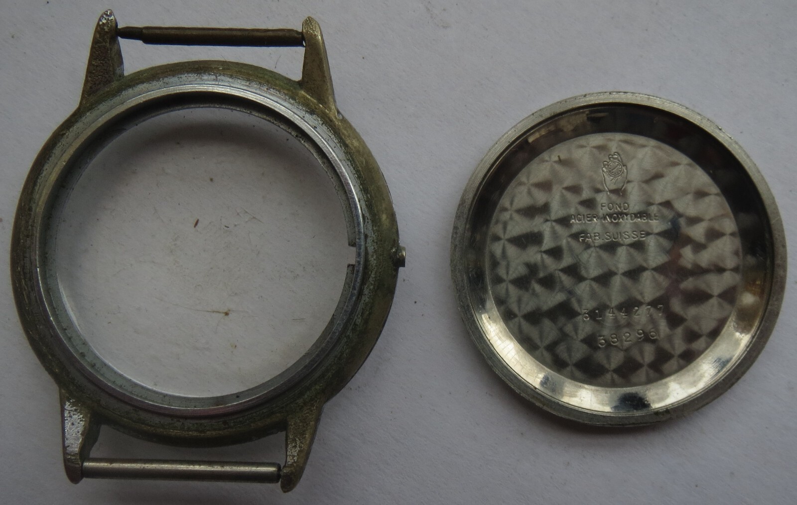 Movado mens wristwatch nickel chromiun case 37 mm. in diameter
