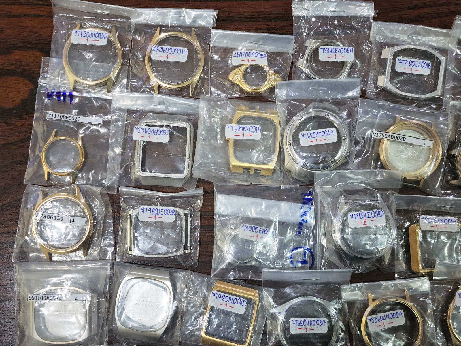 Hugh Lot 35 NOS Case Seiko watch Dress 7T62 Quartz Assorted parts Etc.