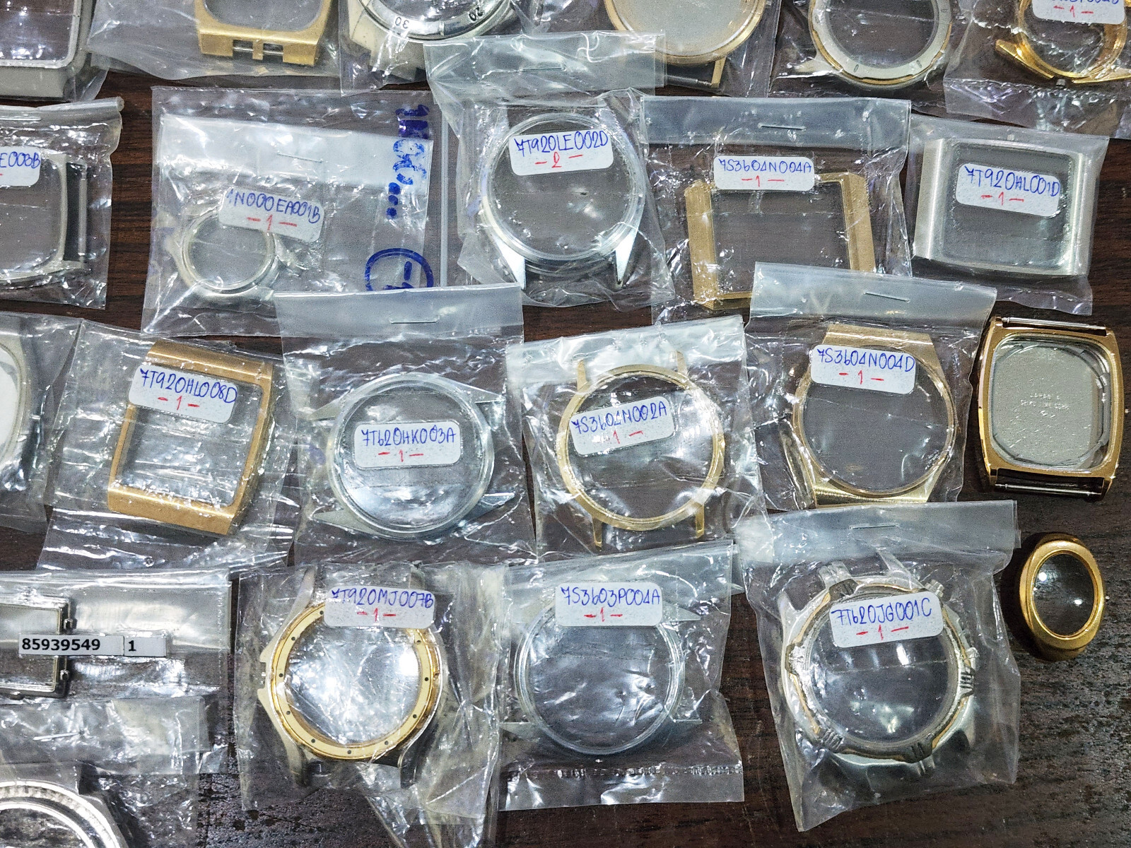 Hugh Lot 35 NOS Case Seiko watch Dress 7T62 Quartz Assorted parts Etc.