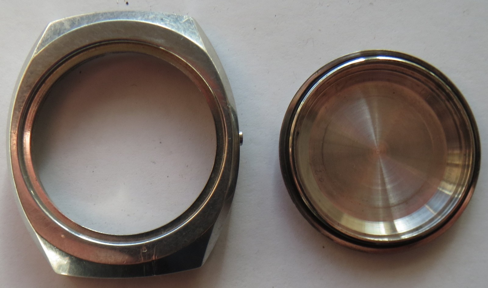 Mens wristwatch steel case screwback 36,5 mm. in diameter for movement 30 mm.