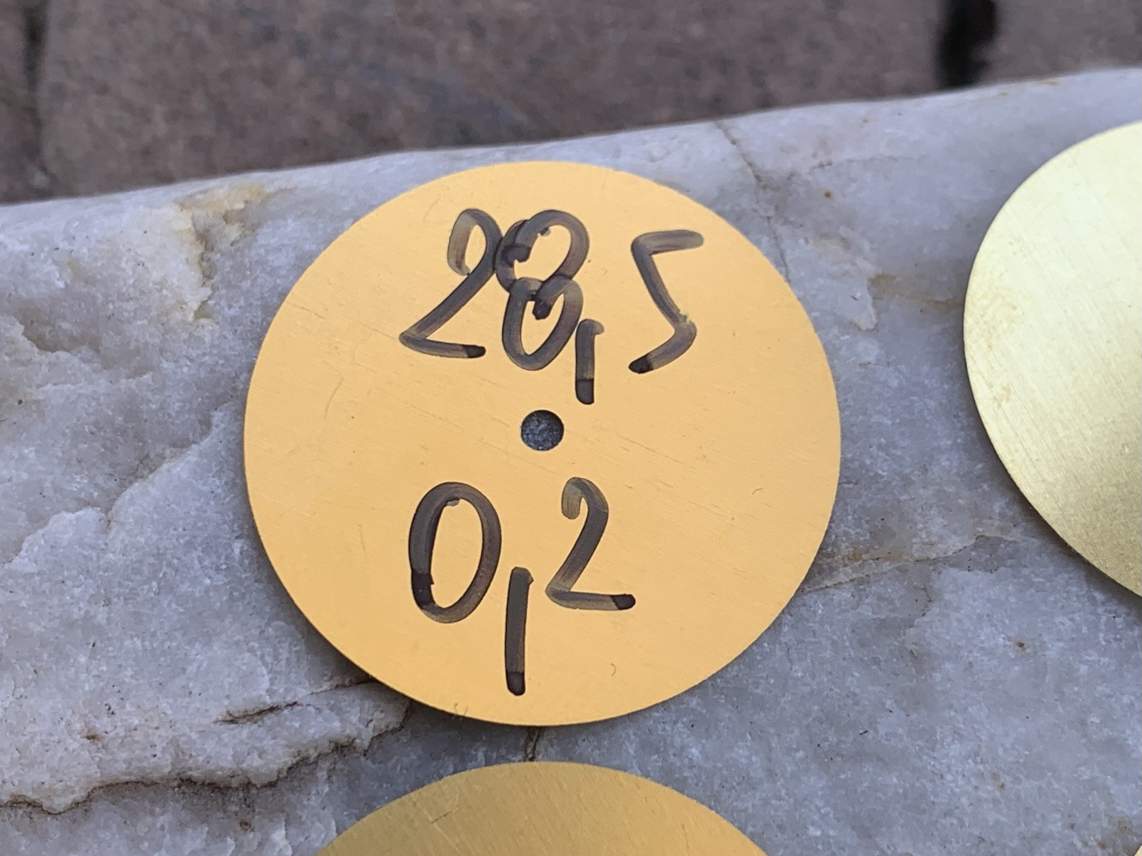 Blank dials / watch dials – yellow brass Ø 28,5 mm / thickness 0,2 mm .