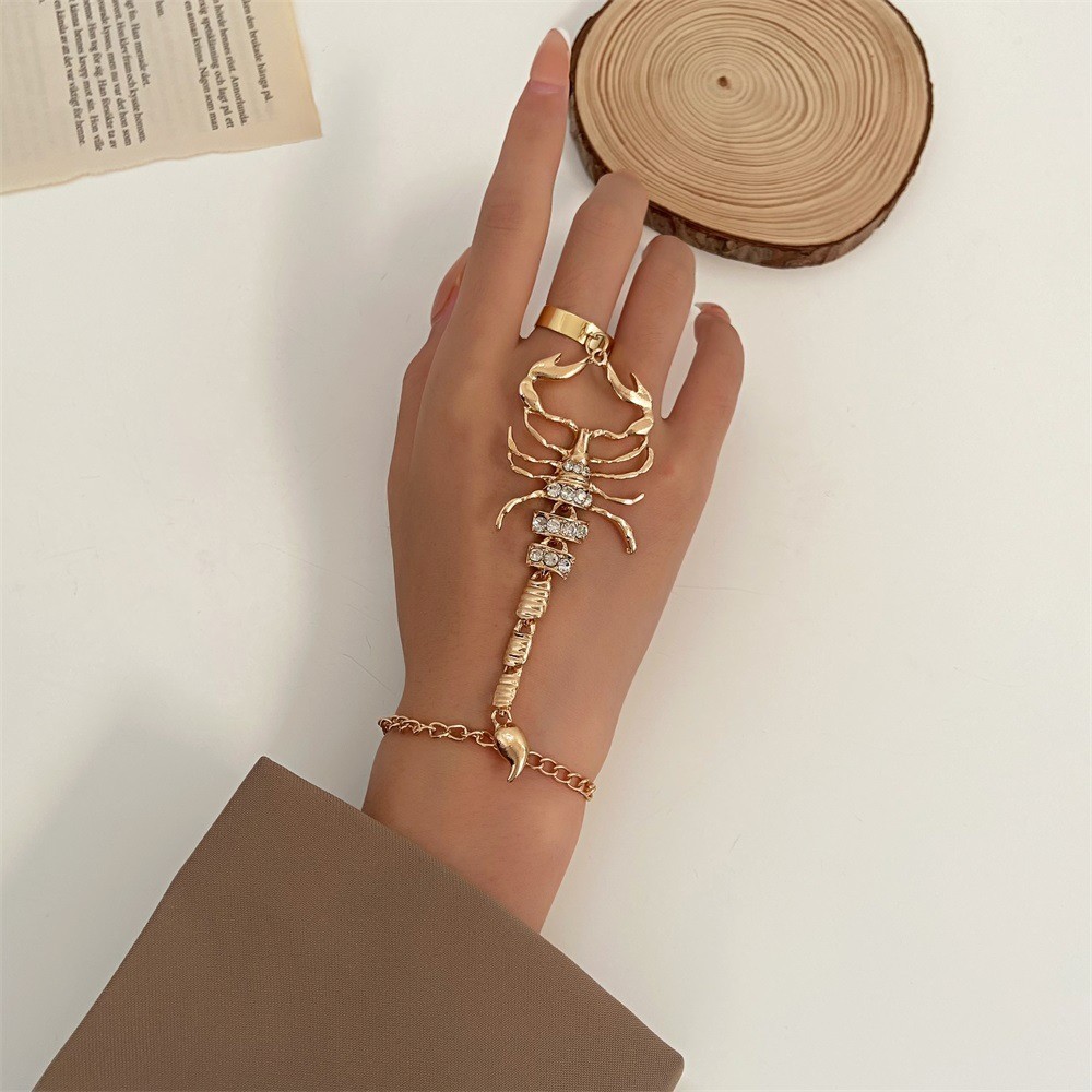 Women Shinny Gold Scorpion Hand Chains Slave Bracelet Ring Fashion Jewelry