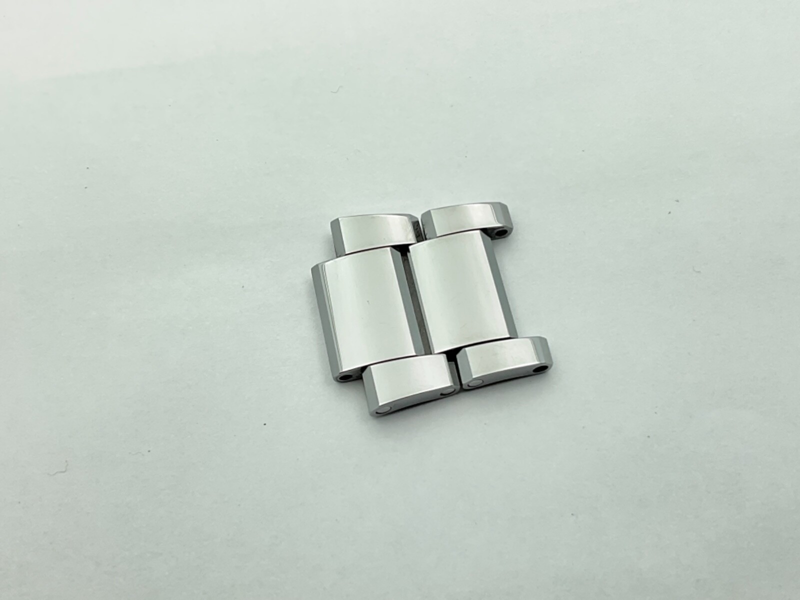 Men’s Movado Tungsten 89 C6 1850 Partial Band Model 0605619 READ DESCRIPTION