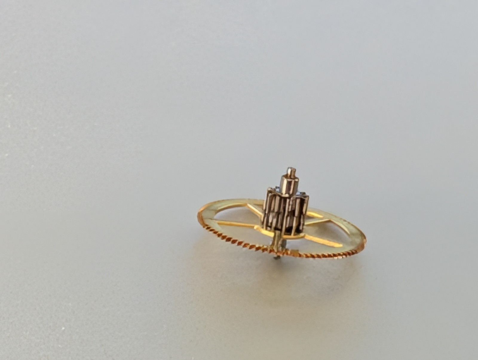 Rolex 3135 330 great wheel-OPEN pre-owned for watch repair, genuine third wheel