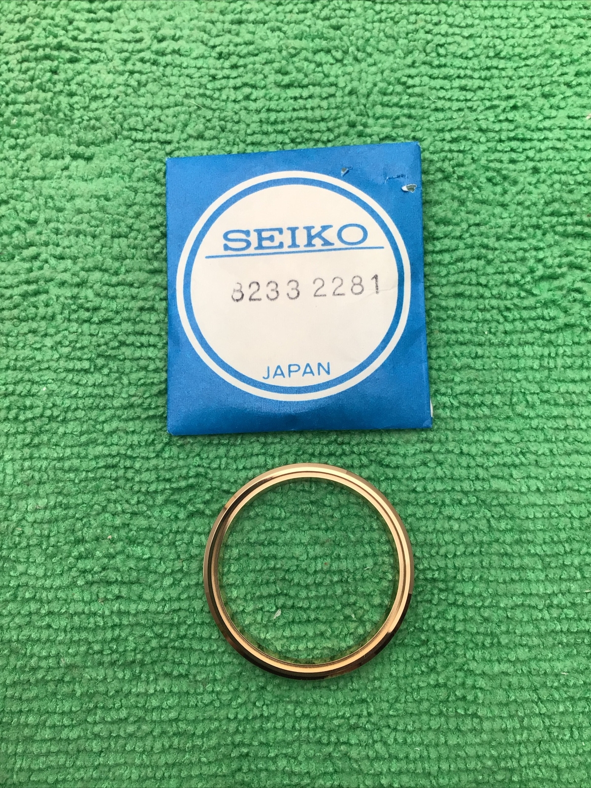 Genuine Seiko 8233 2281 Bezel Crystal Retaining Ring