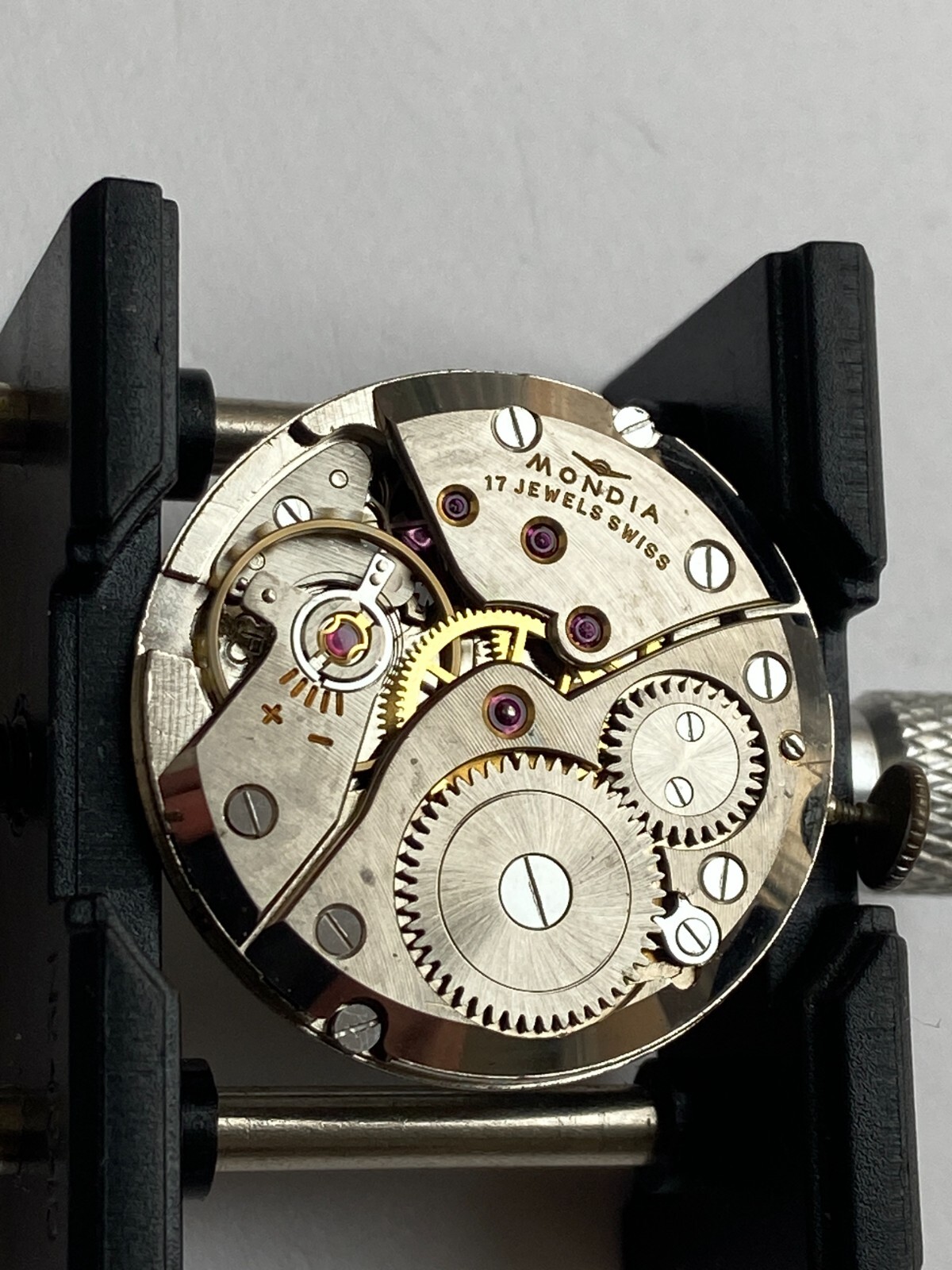 Vinatage wrist watch parts MOVEMENT MONDIA 17 JEWELS CAL P 330 SWISS RRR