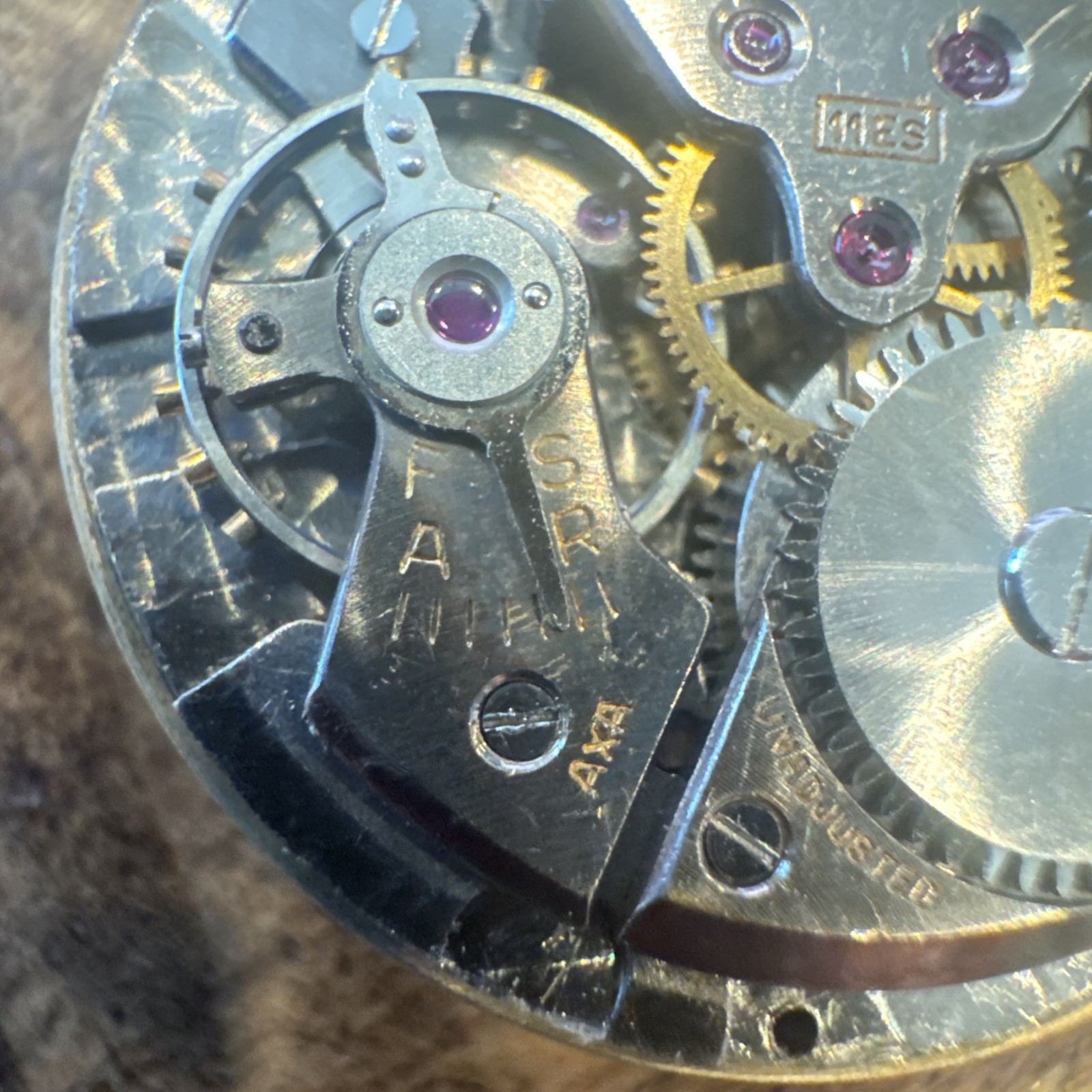 Vintage Wittnauer Manual Wind 17J 11ES Watch Movement W/Stem and Crown Runs