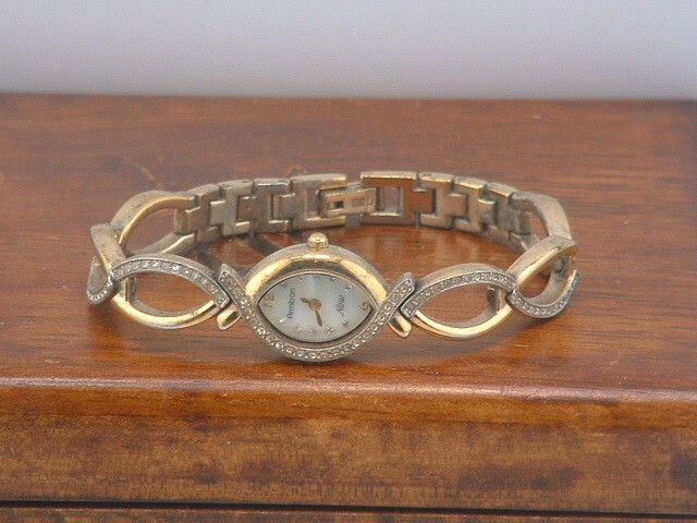 Pre-Owned Women’s Gold Color Armitron 75/3336GP Analog Dress Watch (For Parts)
