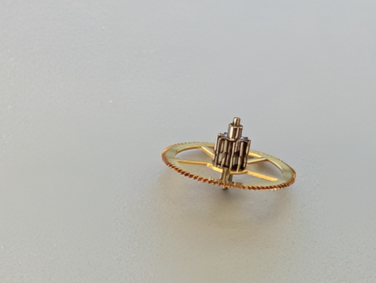 Rolex 3135 330 great wheel-OPEN pre-owned for watch repair, genuine third wheel