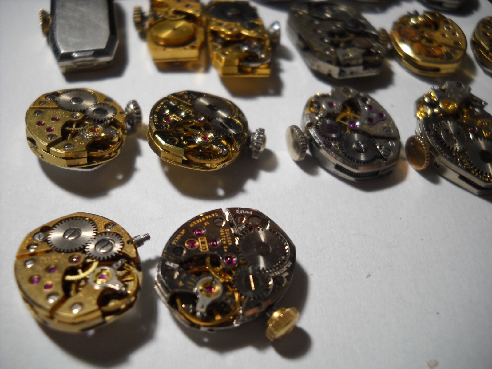 1154L Lot of 21 piece BULOVA movments 17-21-23 jewels some of it working