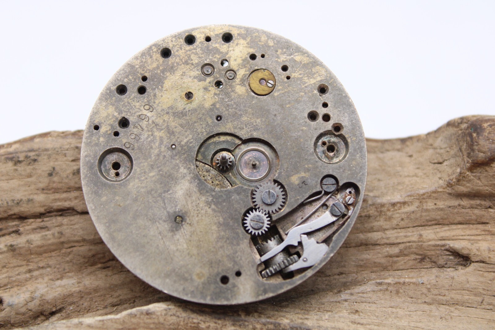 P.W. 66466 POCKET WATCH MOVEMENT 43.3mm FOR SPARES OR REPAIR (BT3)