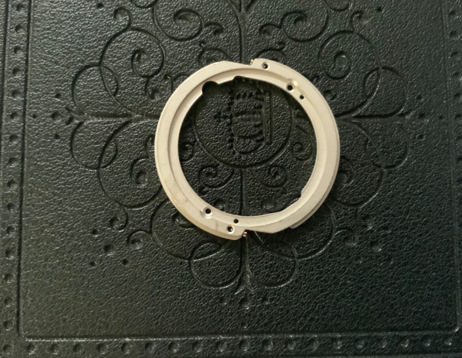 DATE INDICATOR SEATING PART FOR PRESIDENTIAL 3055 Movement Part 5133