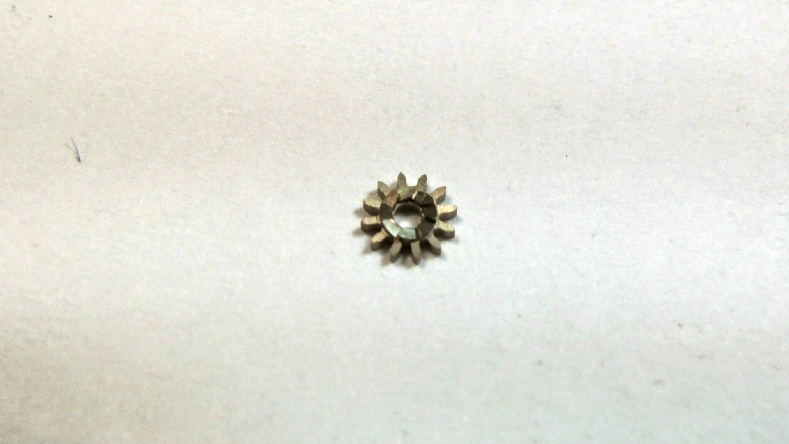 Gruen 430, 435 winding pinion 410, Brand NEW, watch part