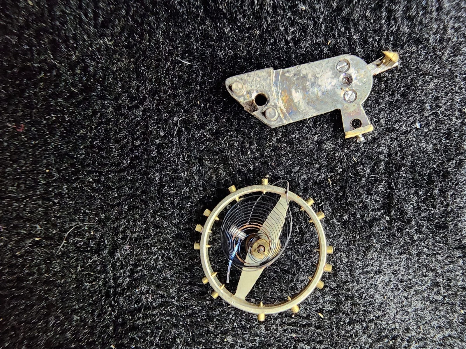 Vintage Swiss Patria Watch Co. 15 Jewels Mechanical Movement – For Parts or Repa