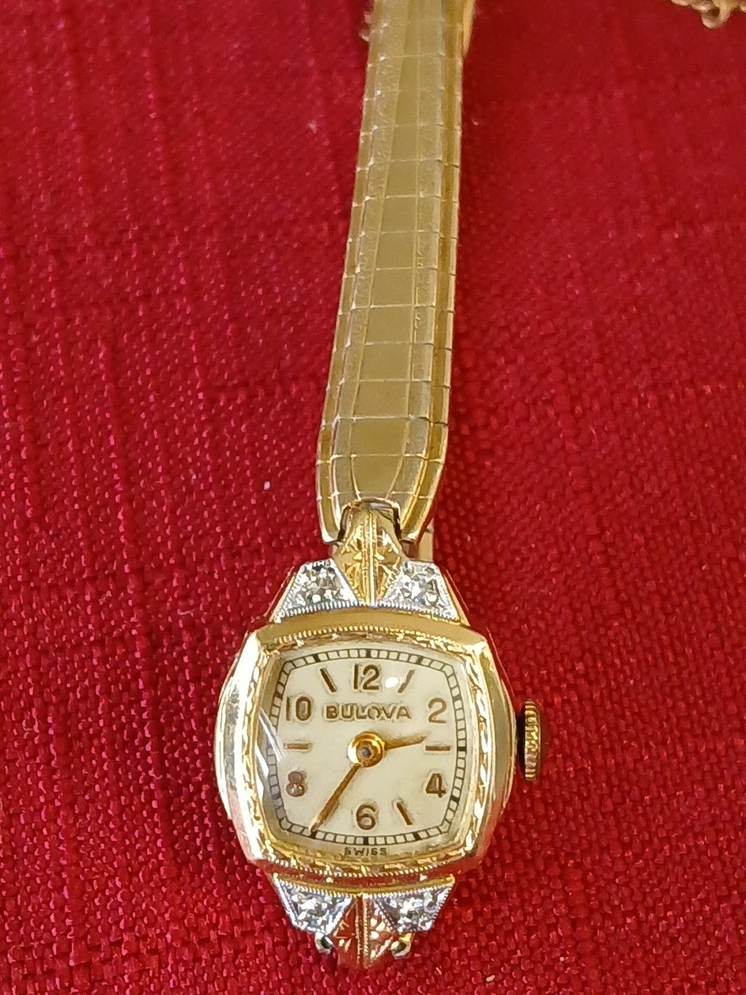 Vintage 1930s Beutiful BULOVA, Swiss 6 AM Movement Gold Plate.