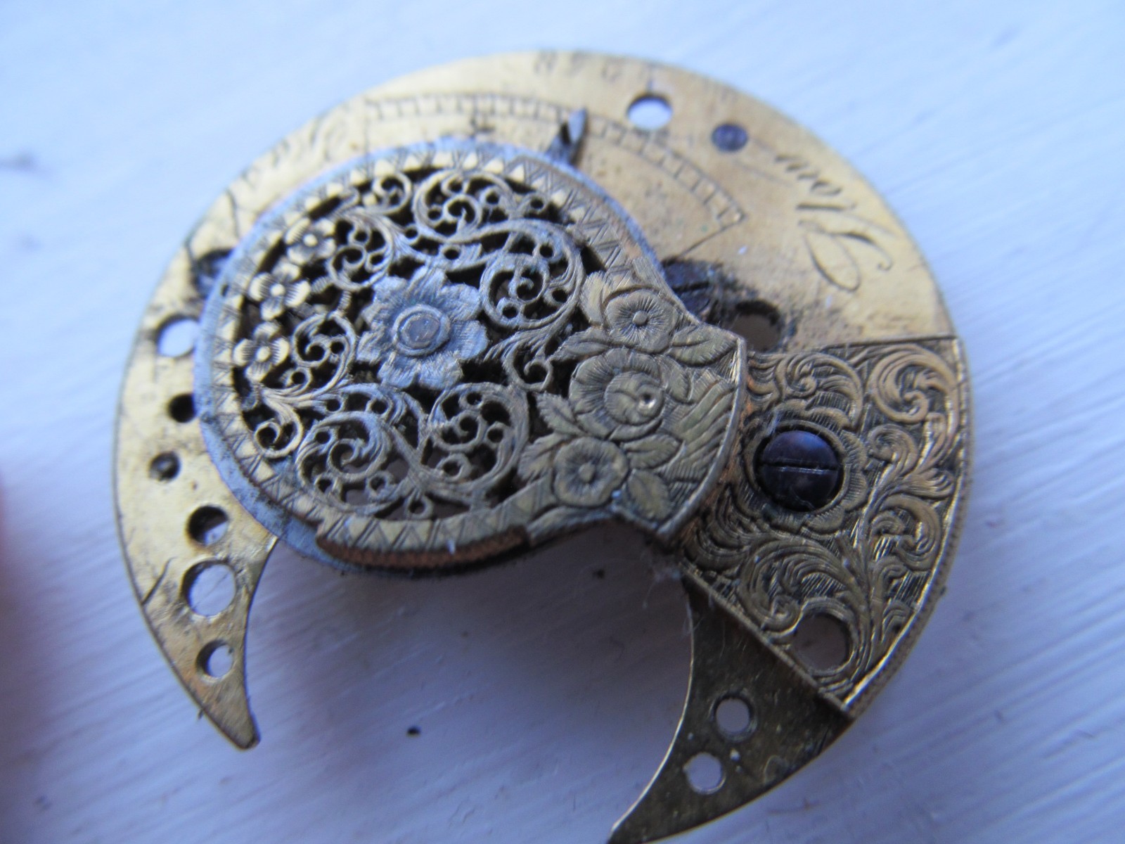 Antique Balance cock. 28mm long. 8g.