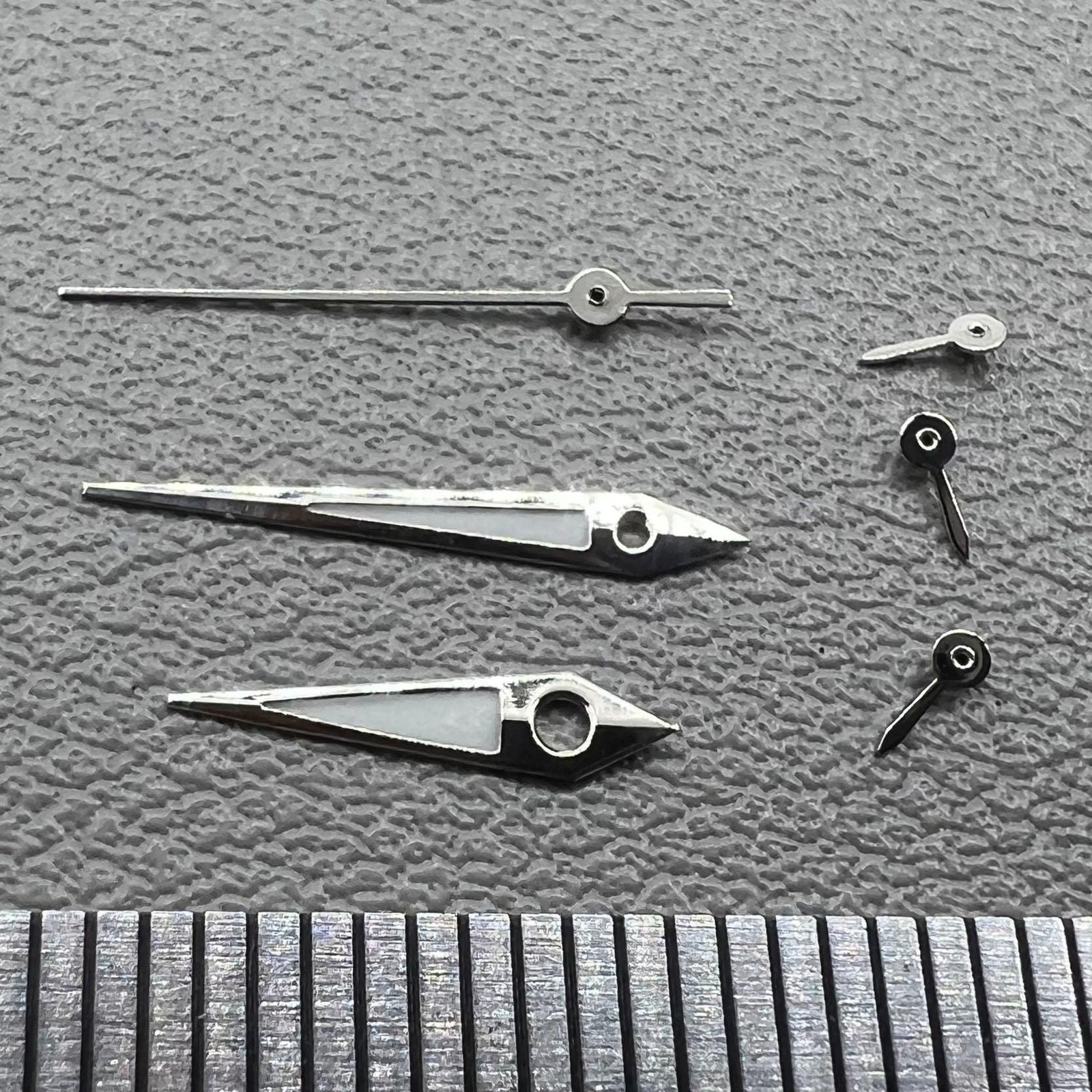 2 Sets Arrow Shape Green Lume Silver Trim Hands for VX3J/VX9J/VX7J/VX3N/VX9N