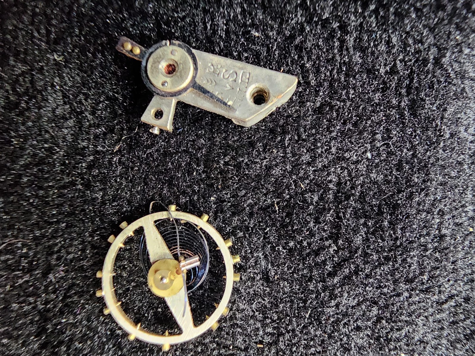 Vintage Swiss Patria Watch Co. 15 Jewels Mechanical Movement – For Parts or Repa