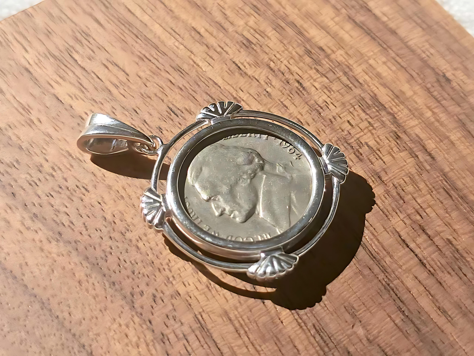 925 Sterling Silver Prong Back Clamshell Edge Bezel for 22mm Nickel 5 Cent Coins