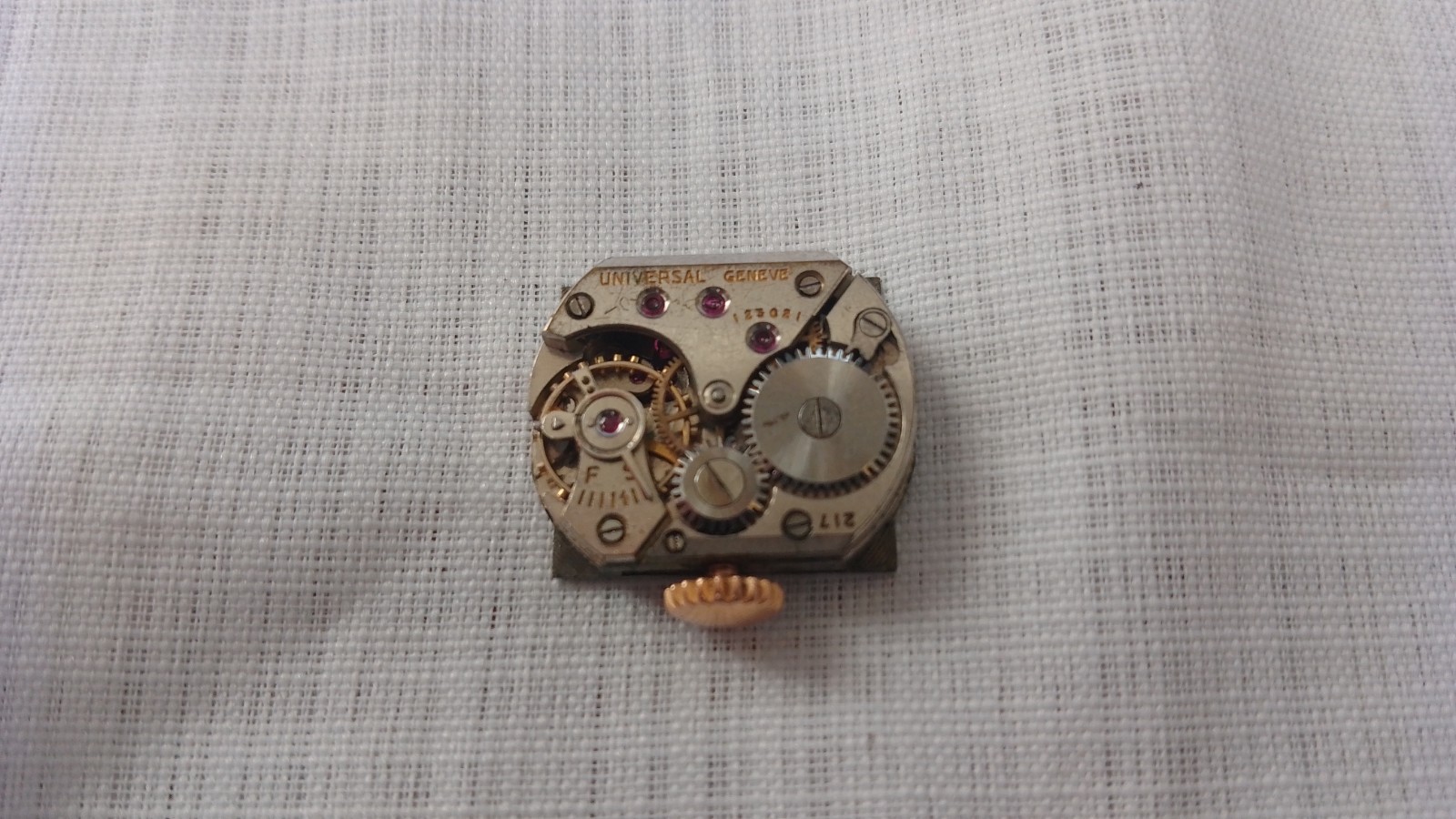 UNIVERSAL GENEVE LADY MOVEMENT WRIST WATCH CAL. 127 FOR REPAIR / PARTS