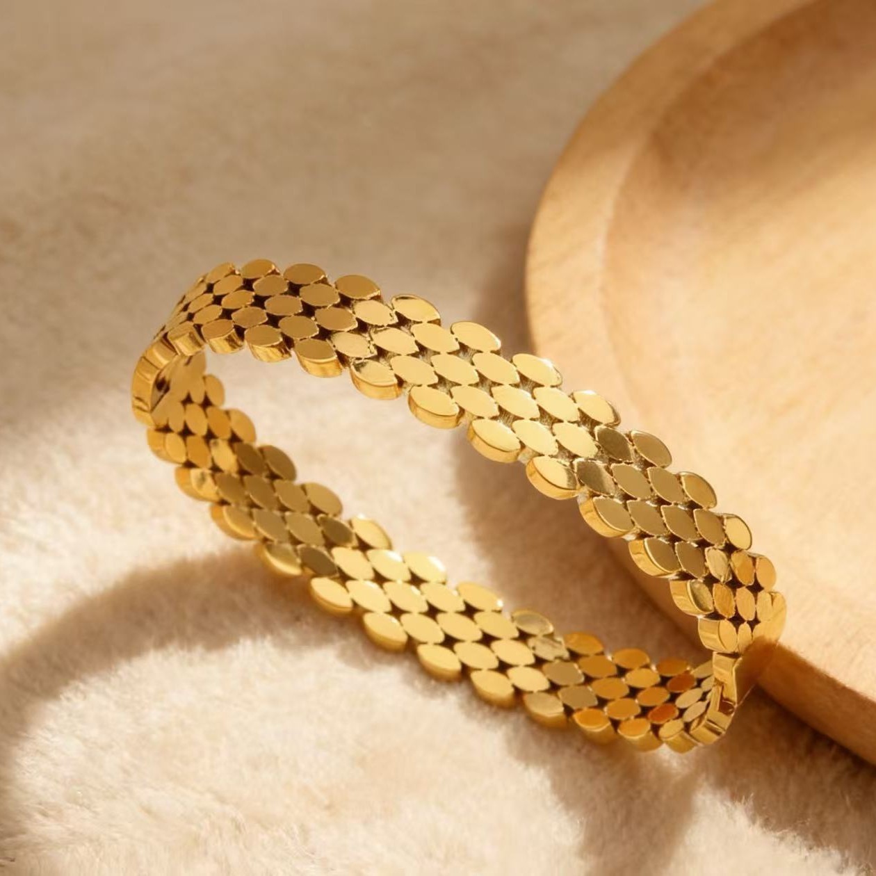 10Mm Wide Woman 18K Gold Plated Stainless Steel Beehive Bracelet Bangle