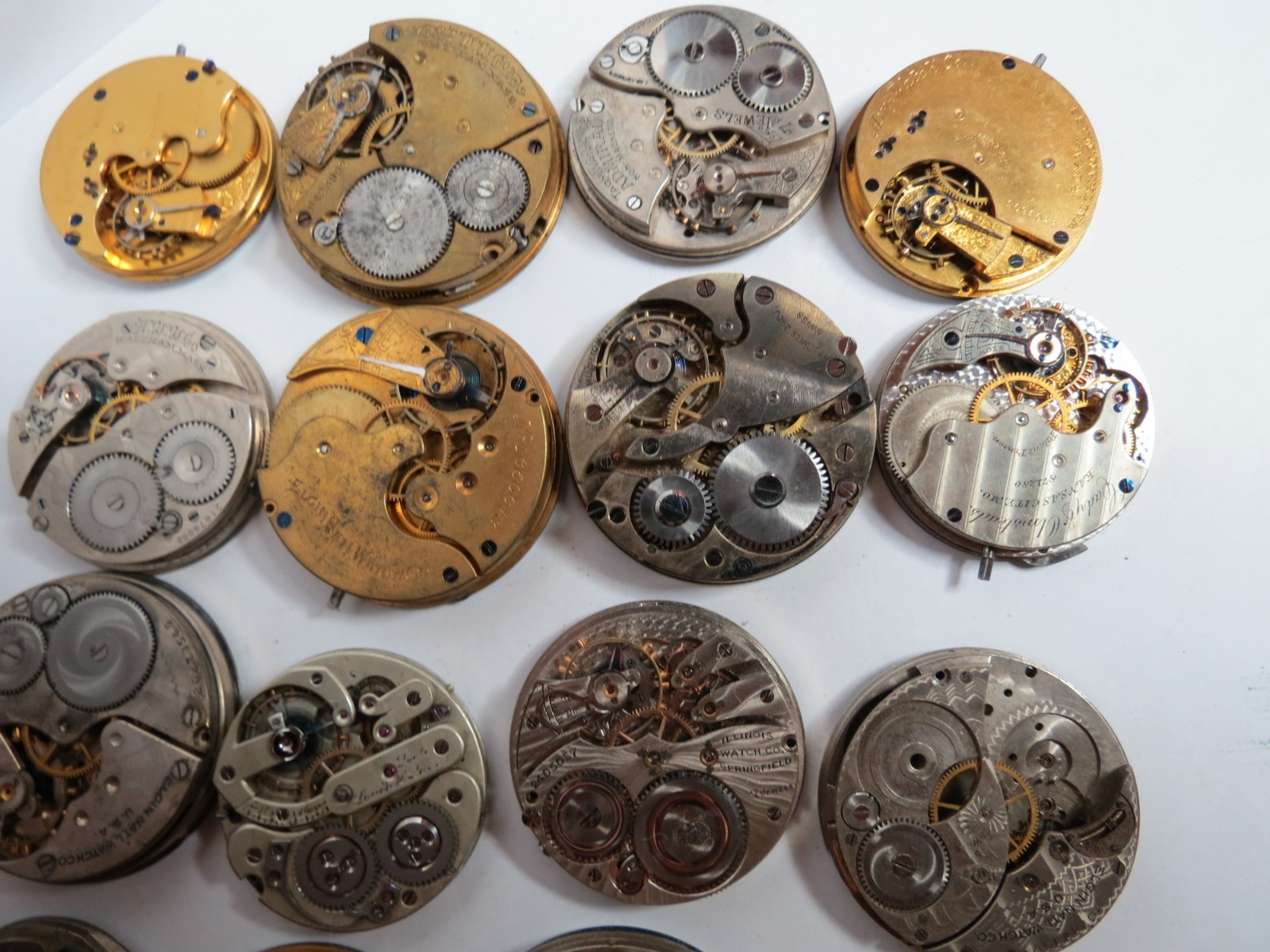 ANTIQUE LOT 16 DIFFERNT NAMES & SIZES POCKET WATCH MOVEMENT SELLING AS IS PARTS