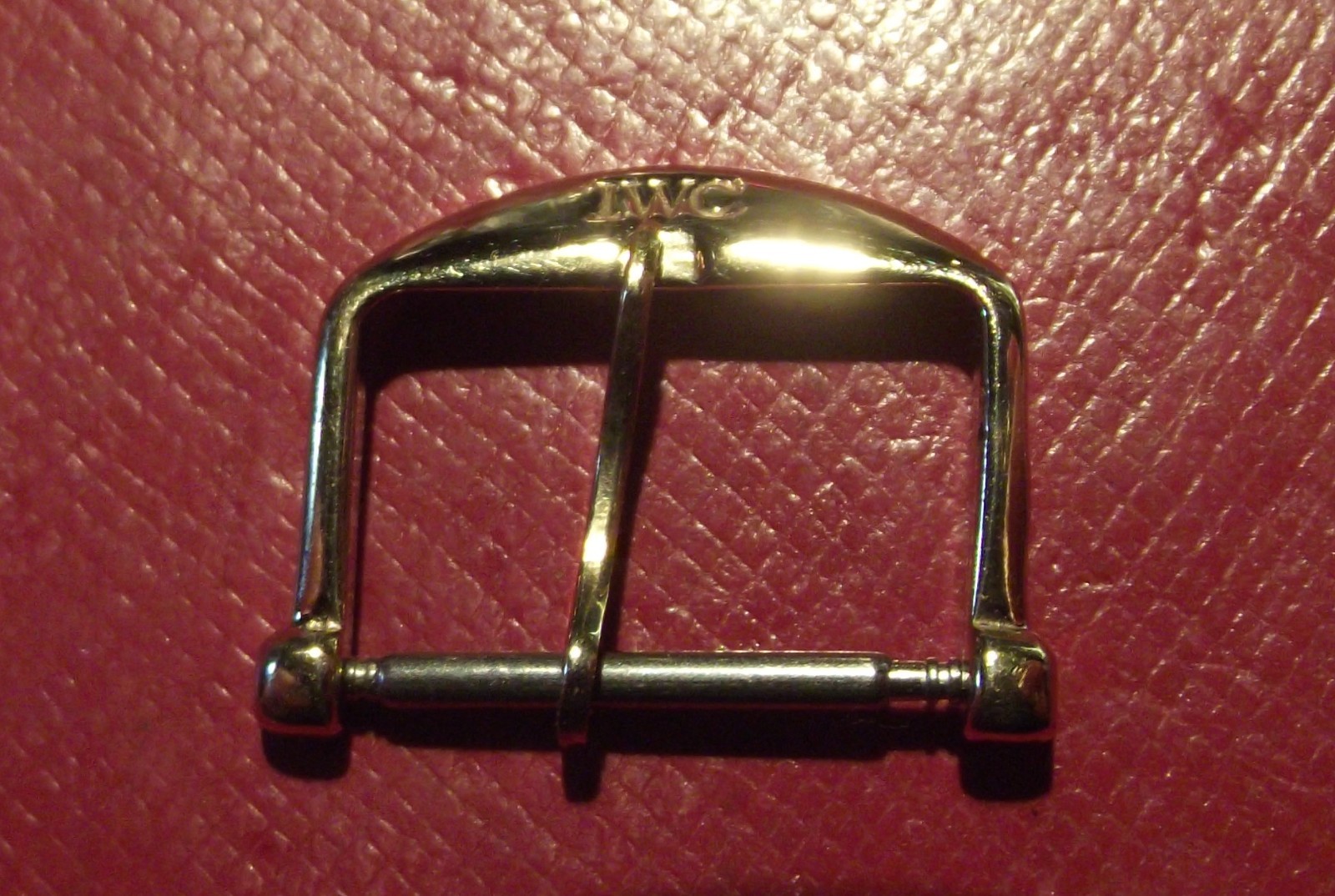I.W.C. – RARE VINTAGE BUCKLE – 16mm INSIDE – YELLOW GOLD COLOR – SWISS MADE