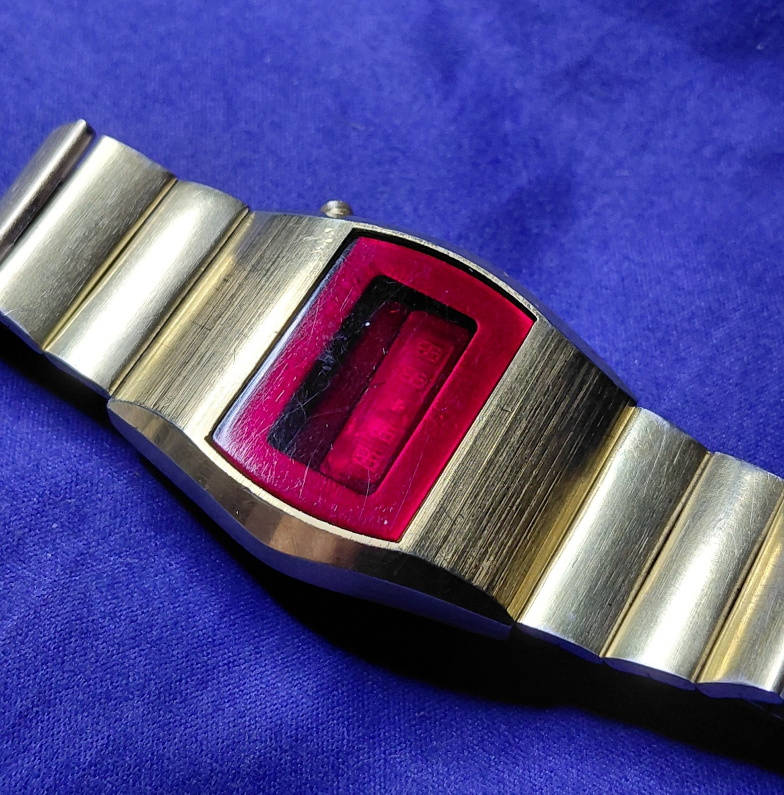 Empty Men’s Goldtone Red LED Screen Watch Case w/Band *Only * Very Clean