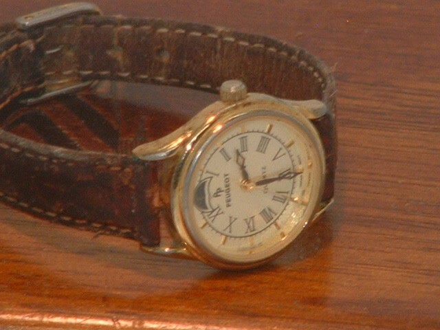 Pre-Owned Women’s Peugeot Moon Phase Analog Dress Watch (For Parts)