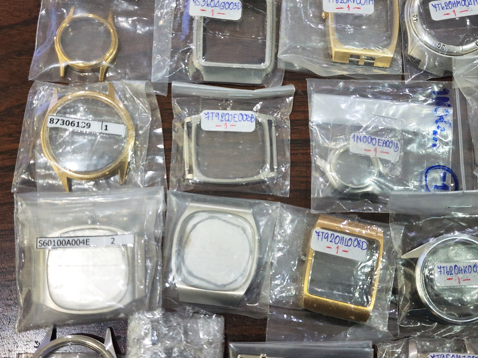Hugh Lot 35 NOS Case Seiko watch Dress 7T62 Quartz Assorted parts Etc.