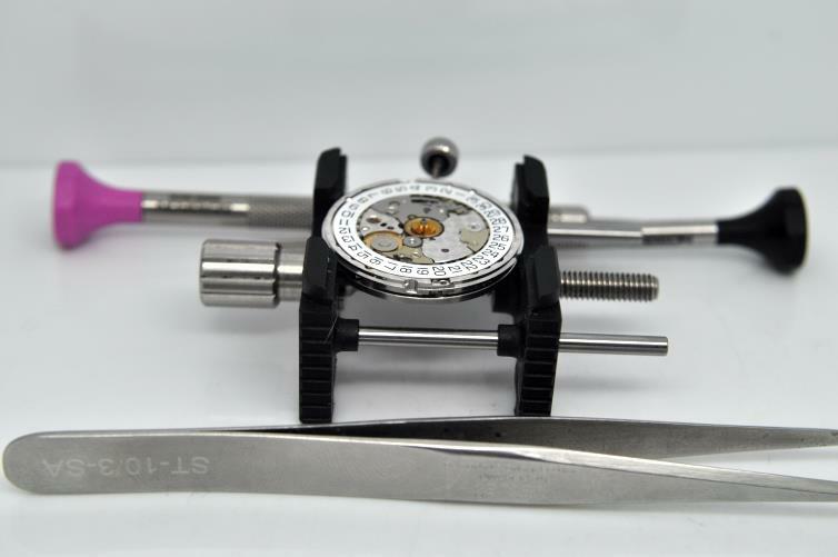Breitling Automatic Quartz Watch Movement Servicing Battery Replacement & Reseal