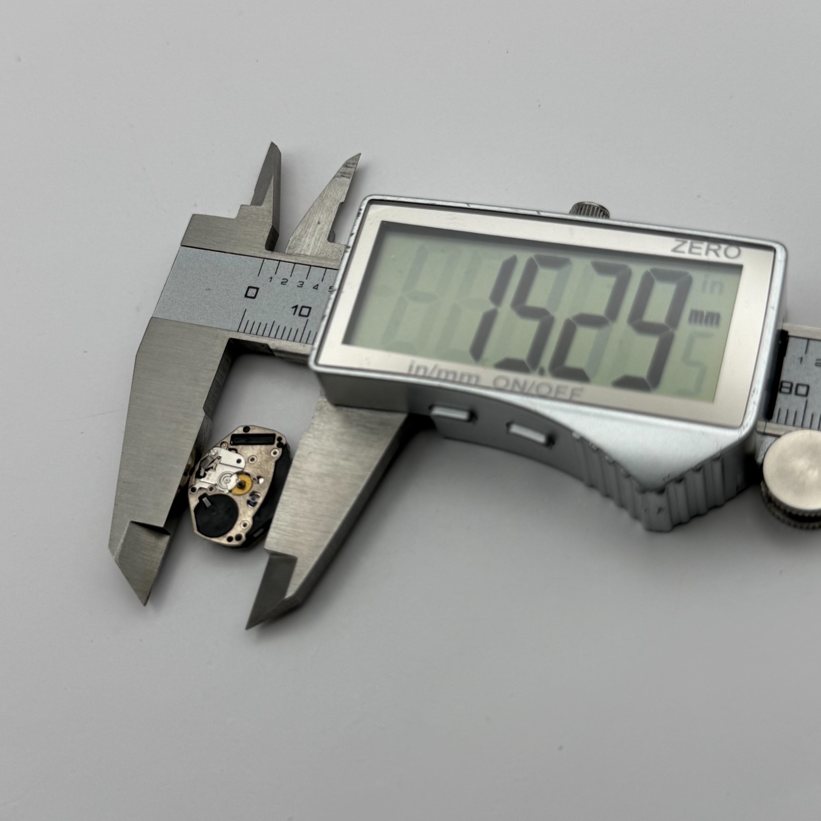 ETA 902.005 Watch Movement Quartz Swiss 1 Jewel Parts Repair Untested 15.2mm
