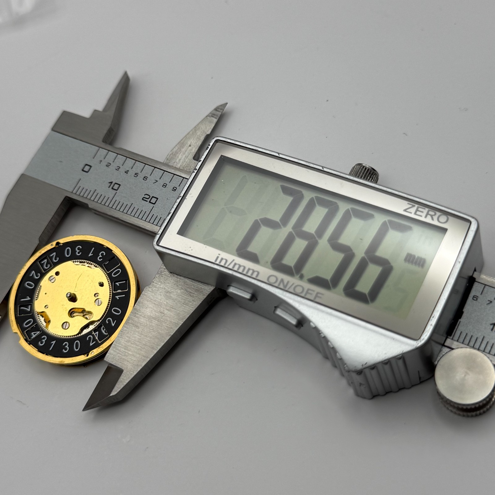 Ronda 4120.B Watch Movement Quartz Swiss Black Date 7 Jewels Parts Repair 28.5mm