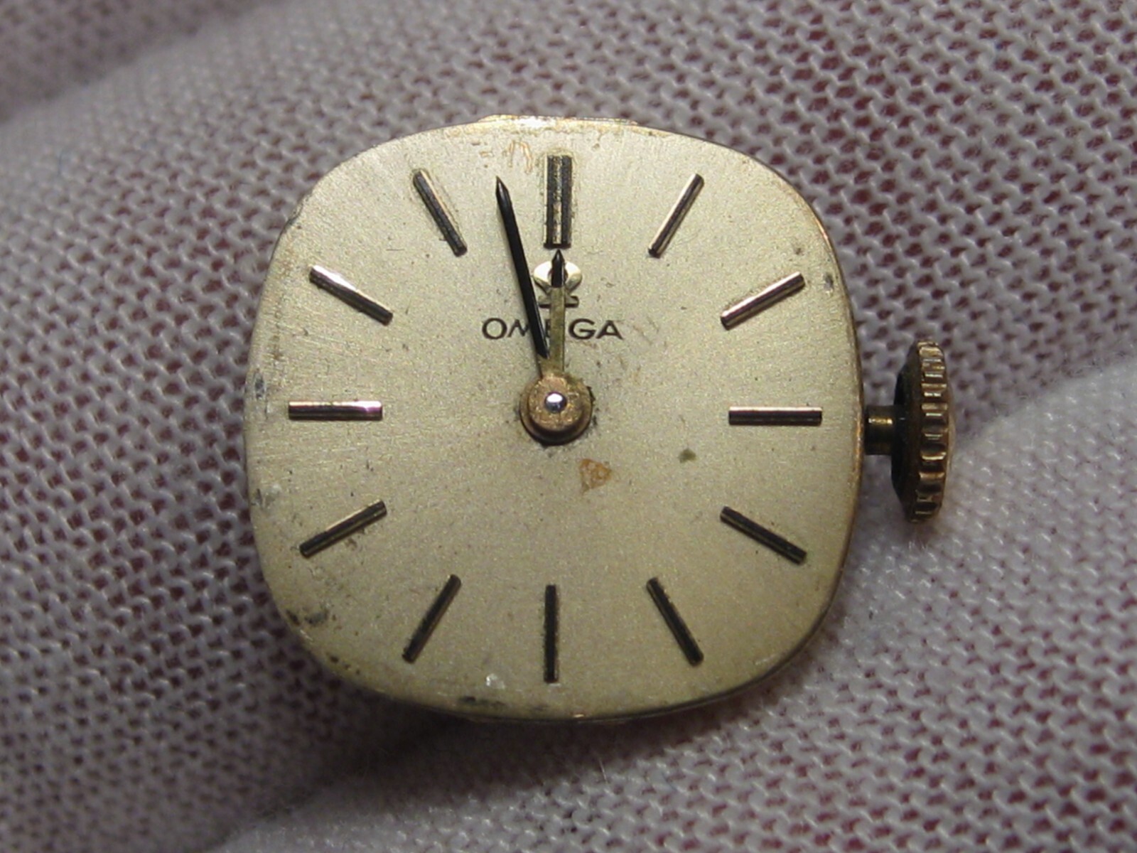 OMEGA Watch Movement. 6 Jewel, Quartz, Swiss Dial, Hands, Crown. Un-tested.