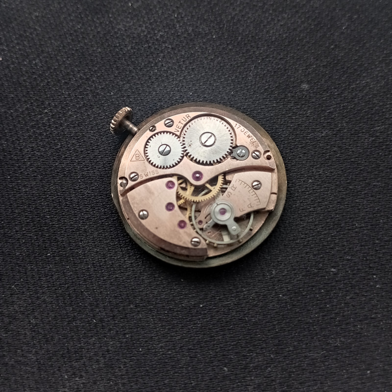 Super Rare Vetur Original Vintage Swiss 17 jewels Movement for parts or repair