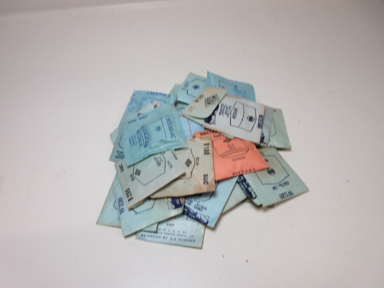 LOT OF G.S SUC MENS ILLINOIS WATCH CRYSTALS ASSORTED NEW OLD STOCK FLEXO #18