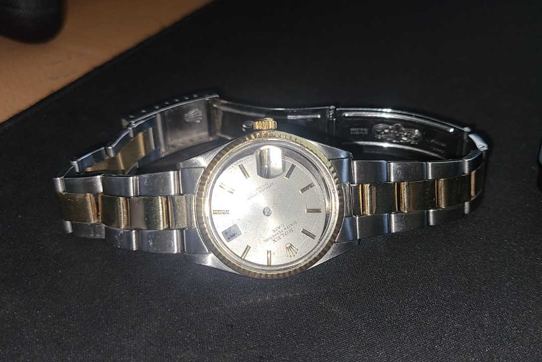 Rolex Oyster Perpetual Date Silver Dial Non-Numeric Hour Marks Metal 15000