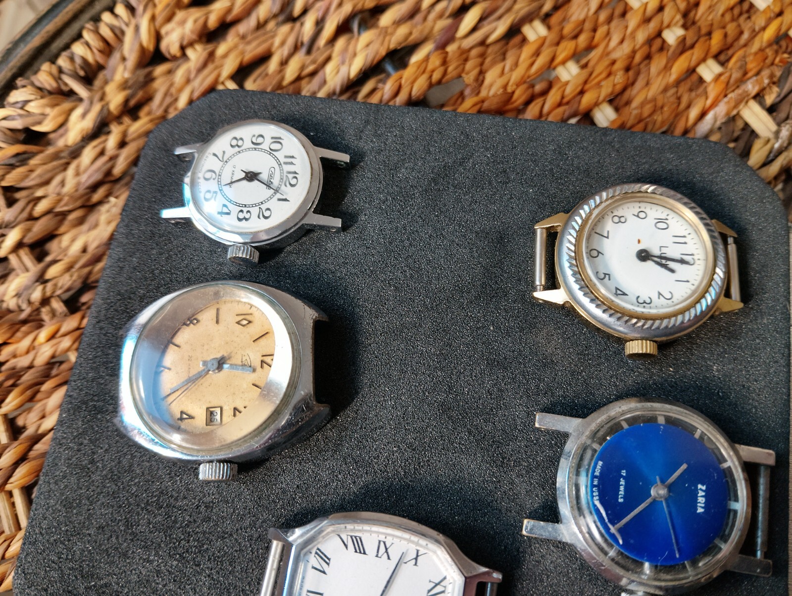 Lot of 5 WOMEN WATCHES Luch,zarja,slava Vintage/For Parts/Pepair.