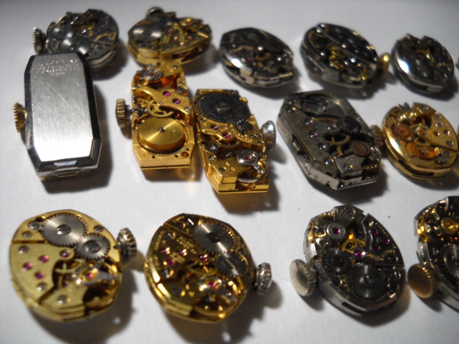 1154L Lot of 21 piece BULOVA movments 17-21-23 jewels some of it working