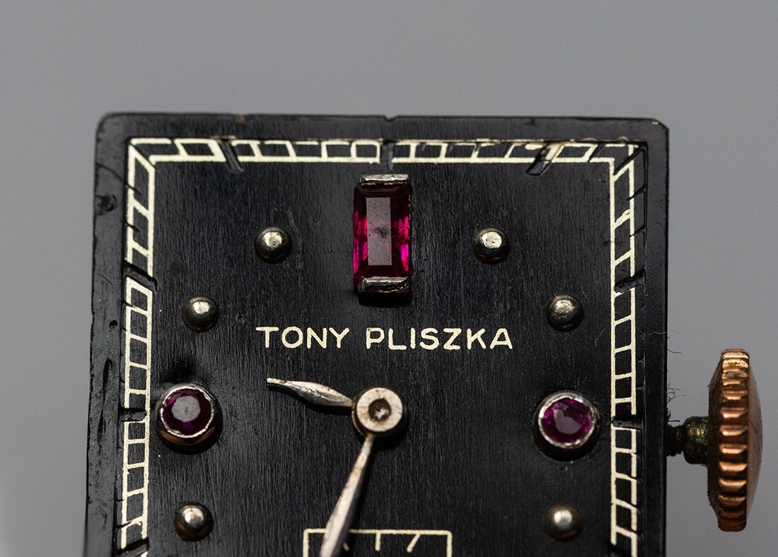 Vintage Tony Pliszka Ladies Watch 17 Jewels Movement Dial Black Ruby Art Deco